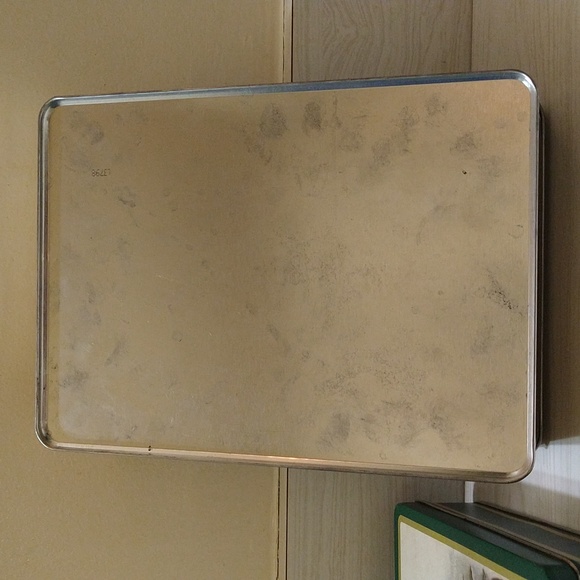 Vintage 2 RARE Chocolat Lindt & The Tinsmith's Craft Tin Storage Cans - Picture 8 of 9